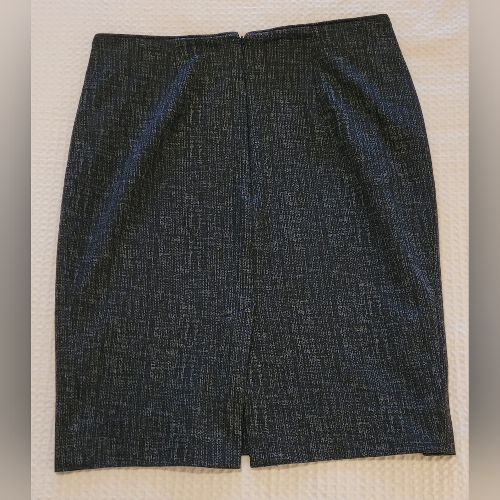 White House Black Market Skirt. Size 8 Gray & Black - Picture 2 of 7